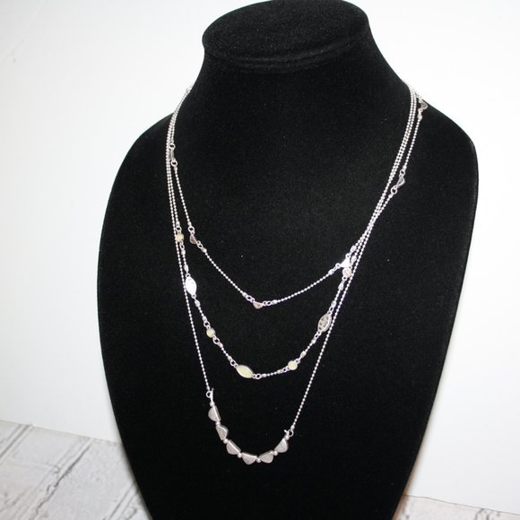 Beautiful silver and yellow layered necklace 18-21" - Picture 3 of 5